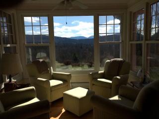 Impressive Cabin with a Pool and Hot Tub Ideal for Weekend Getaways in the Catskills - Hunter - 4