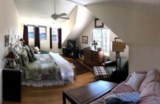 Impressive Cabin with a Pool and Hot Tub Ideal for Weekend Getaways in the Catskills - Hunter - 2