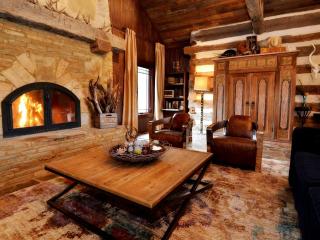 Exquisite Group Rental with an Outdoor Pool near New Braunfels, Texas - Wimberley - 5