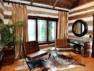Exquisite Group Rental with an Outdoor Pool near New Braunfels, Texas - Wimberley - 2