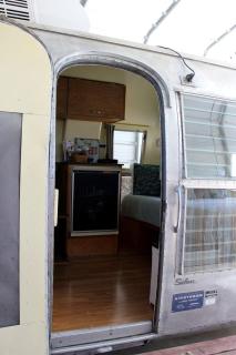 Aislado, retro airstream con vistas al viñedo en Paso Robles Wine Country, California - 5