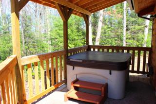 Unique Wooden Yurt Rental for a Vacation near Beckley, West Virginia - Hico - 5