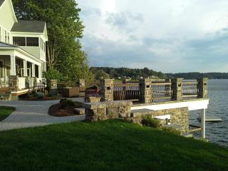 Four-Bedroom Luxury House Rental on Pontoosuc Lake in the Berkshires - Lanesborough - 3