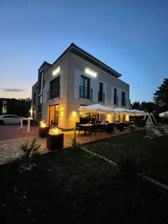 K&T Estates Resort & Spa, Frankfurt - - 0