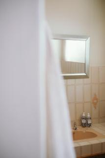 Sunset Studio Romantic Escape with Pool View - Hartbeespoort - 6