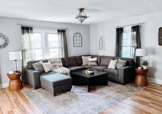 Large 4 Bedroom Home Close to Airport and IX Center - 0