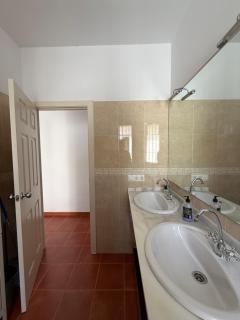#1 HABITACIÓN DOBLE con baño compartido SEVILLA DELUXE LOS ROSALES - 9