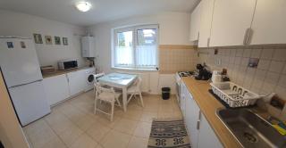 Cozy private guesthouse w yard - 6