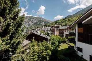 Luxury Apartment- Stunning Mountain View - 3