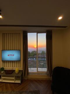 1 BR Baithak Stays Luxury Apt Beside Falettis - Murree - 7