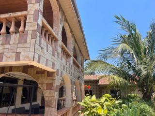 NEWLY LISTED Perfectly located home in East Legon - Accra - 8