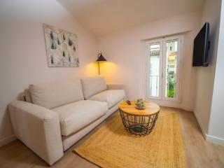 #402 Heart of Vieil Antibes - Place Nationale-High-End Newly Renovated & Furnished Appartment - Antibes - 0