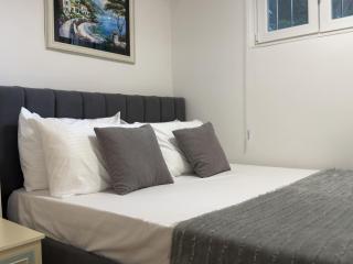 Flat In City Center of Tirana - Tirana - 6