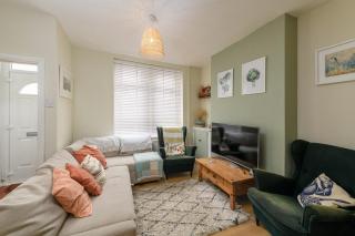 Charming 2-Bed with Backyard near Cardiff Castle - 2