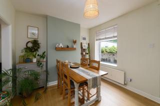 Charming 2-Bed with Backyard near Cardiff Castle - 4