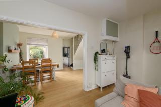 Charming 2-Bed with Backyard near Cardiff Castle - 1