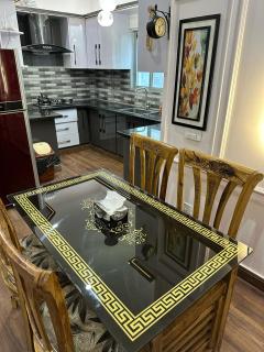 1000 SQ FT- 2 Bed Condo With Lift And Drawing Dining - Karatschi - 5