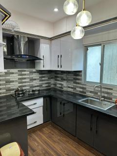 1000 SQ FT- 2 Bed Condo With Lift And Drawing Dining - Karatschi - 1