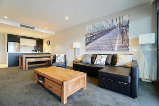 Prestige Waterfront Apartment in Kingston, ACT - 3
