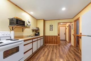 Artilla Cove Cabin 6 -Lake views- Pool & Hot Tub - Branson - 4