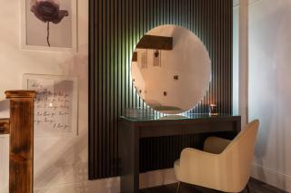 Bradford Luxury Central Apartment with Jacuzzi - 6