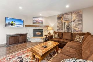 Main St Condo with Fireplace & Mountain Views - 5