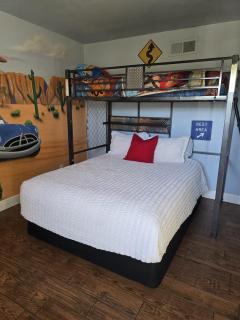 F-34 Minnies House - Anaheim - 2