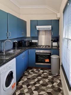 Evo Stays - 2 bedroom, 2 mins walk to Station - 5