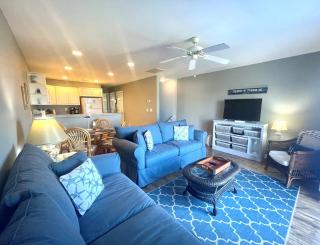 Community pool and private beach access - Surf City - 7