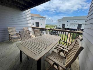 Right across the street from the ocean and complex offers a pool - Surf City - 4