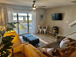 Right across the street from the ocean and complex offers a pool - Surf City - 2
