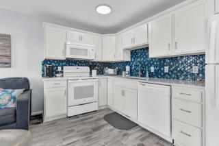 Oceanview Condo - Sea Coast Suites 18 in Surf City, NC - Surf City - 4