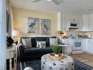 Sea Coast Suites 3 | Dog Friendly | Walking Distance to Everything - Surf City - 5
