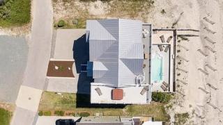 Blue Haven | Oceanfront| Pool | Hot Tub | North Topsail Beach | Luxury Vacation Rental - North Topsail Beach - 4