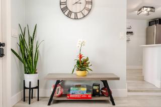 A 5* Cozy & Modern Oasis w/ Hot Tub & Bikes! - West Palm Beach - 9