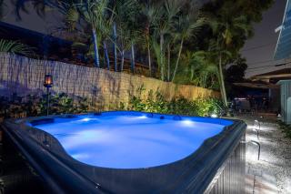 A 5* Cozy & Modern Oasis w/ Hot Tub & Bikes! - West Palm Beach - 4