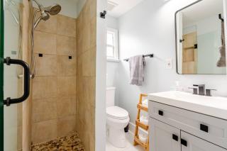 A 5* Cozy & Modern Oasis w/ Hot Tub & Bikes! - West Palm Beach - 2