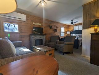 Redbud Valley Foxtail Cabin 6 - Eureka Springs - 9
