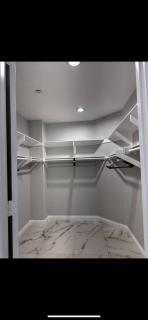 FIVE STAR- Your Home Away From Home - Bloomington - 5