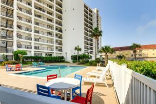 Oceanfront Views and Pool Access Gem in Galveston - Galveston - 8