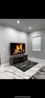 FIVE STAR- Your Home Away From Home - Bloomington - 0