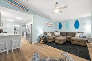 Blue & Red Neptune by Nautical Properties Vacation Rentals - Panama City Beach - 7