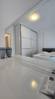 Tirent Apartment-Bright & Airy 2BR Vlora Flat - Vlorë - 9