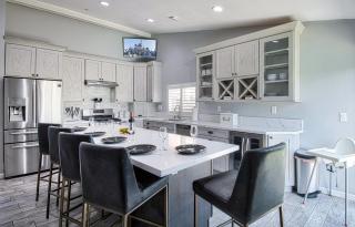 F-58 Mandos Hideaway - Anaheim - 6