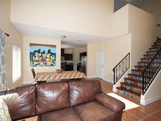 F-32 La Casa de Mickey - Anaheim - 4