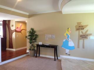 F-28 The Wonderland House - Anaheim - 9