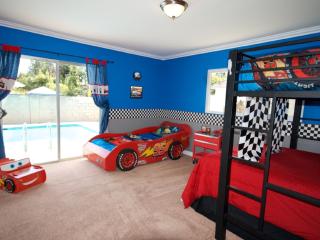 F-28 The Wonderland House - Anaheim - 8