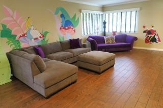 F-28 The Wonderland House - Anaheim - 7