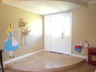 F-28 The Wonderland House - Anaheim - 4
