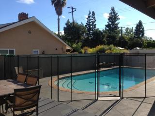 F-28 The Wonderland House - Anaheim - 2